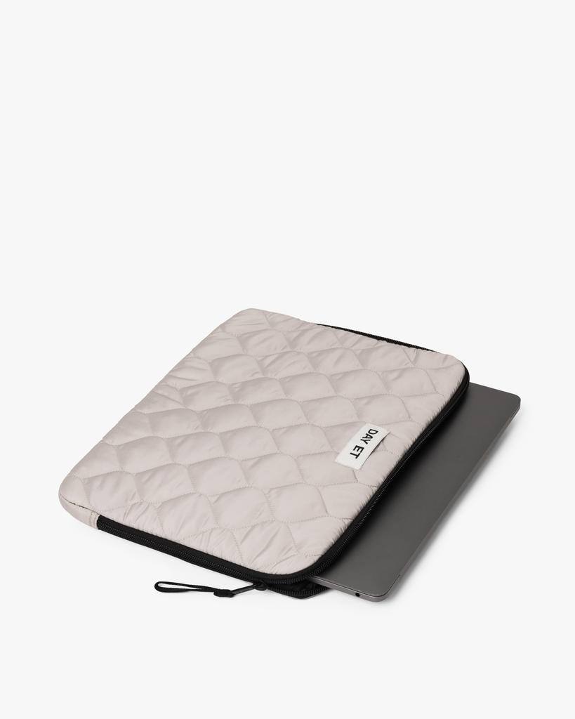 Day Gweneth RE-Q Dash Folder13